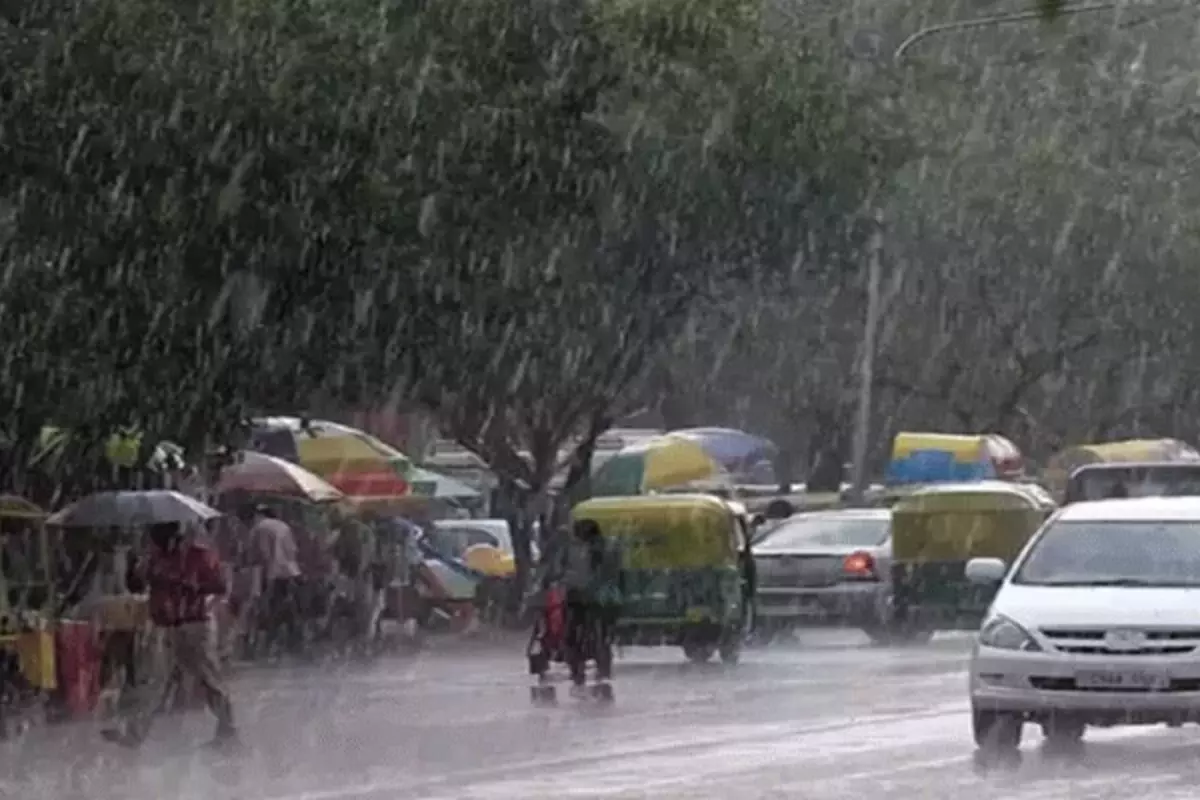 Weather Today: UP-बिहार में बरसेंगे बादल, जानिए दिल्ली-NCR सहित इन 10 राज्यों में कैसा रहेगा मौसम