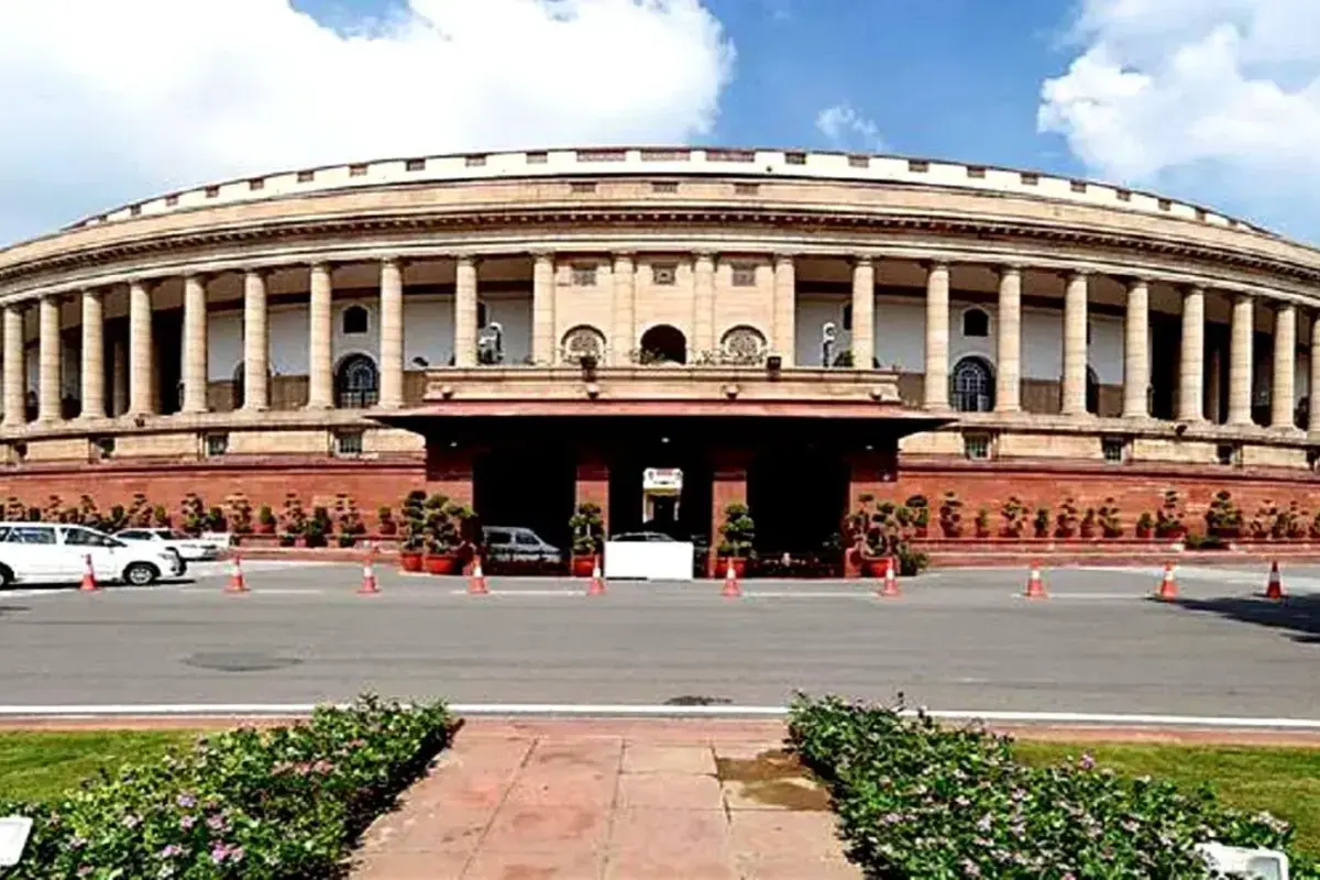 Parliament Monsoon Session: “मणिपुर जल रहा है..महिलाओं के साथ बलात्कार हो रहा है”, कांग्रेस अध्यक्ष खड़गे ने पीएम मोदी पर बोला हमला