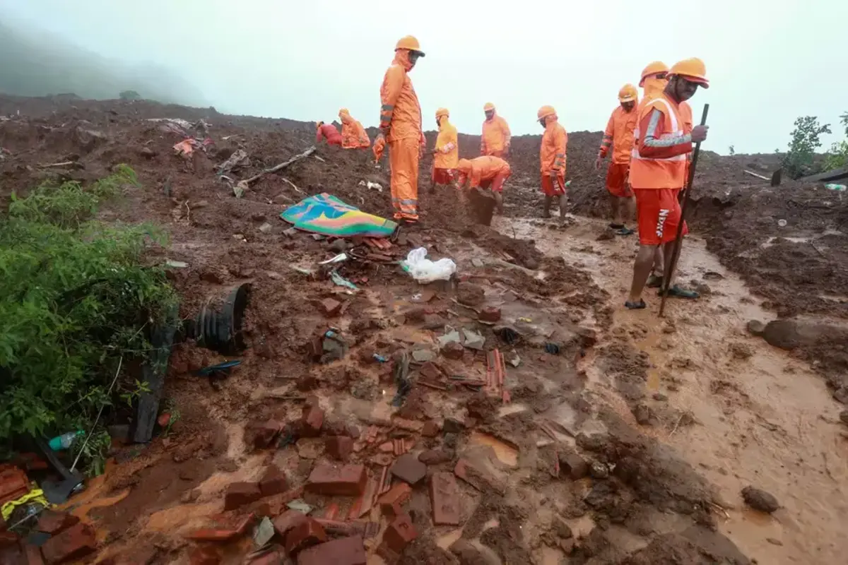 Land Slide:  रायगढ़ में हुए भूस्खलन में अब तक 24 लोगों की मौत, 86 लापता, रेस्क्यू में जुटीं NDRF और अन्य टीमें