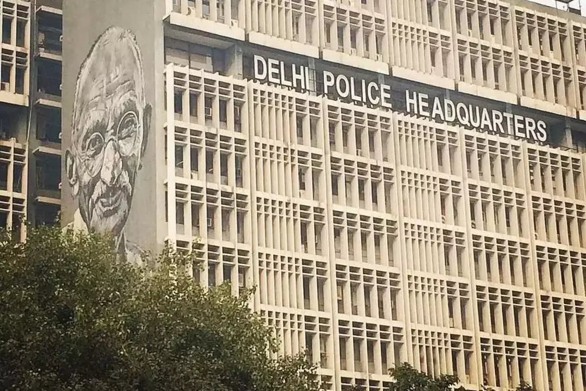 रीढ़ मजबूत करने के बजाए IPS का बोझ ढो रही है दिल्ली पुलिस