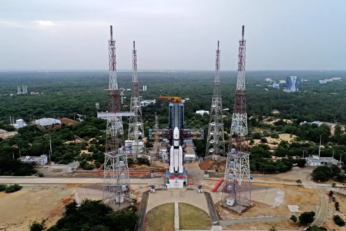 Chandrayaan Mission-3: लॉन्चिंग से पहले चंद्रयान-3 का मॉडल लेकर तिरुपति मंदिर पहुंचे वैज्ञानिक, पूजा-अर्चना कर की प्रार्थना
