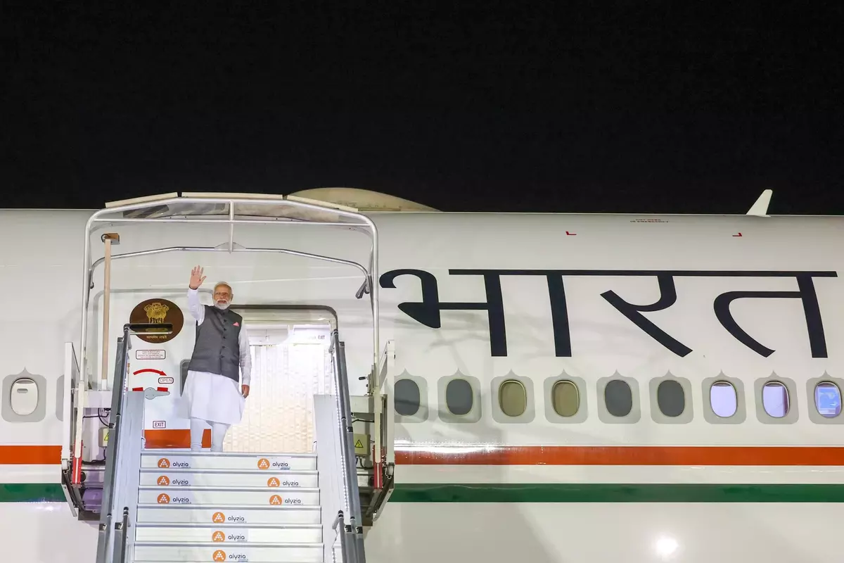 PM Modi UAE Visit: पीएम मोदी फ्रांस से यूएई के लिए हुए रवाना, जानिए क्यों अहम है प्रधानमंत्री का ये दौरा…