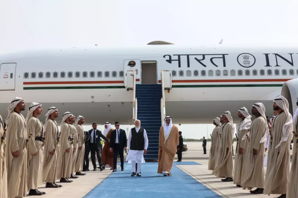 प्रधानमंत्री मोदी अबू धाबी पहुंचे