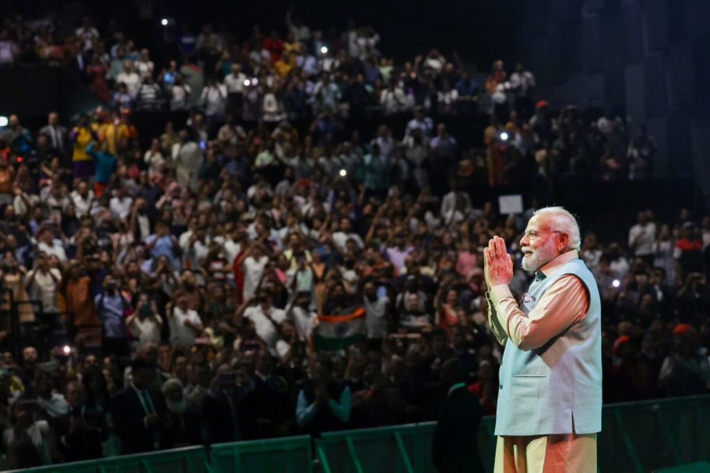 PM Modi: फ्रांस में भारतीय समुदाय के बीच पीएम मोदी