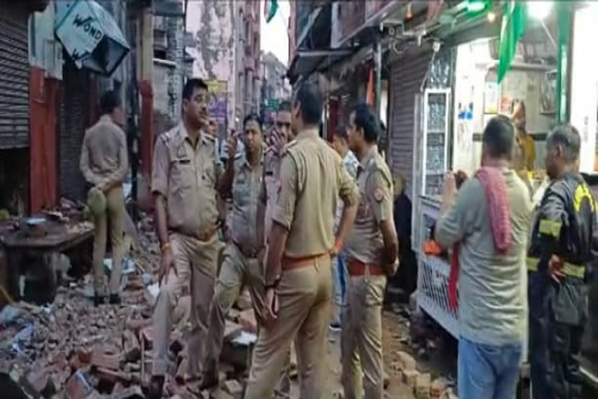 Mathura: मथुरा हादसे पर  CM योगी ने जताया दुख, मृतकों के परिजनों को आर्थिक मदद का ऐलान, छज्जा गिरने से हुई थी 5 लोगों की मौत