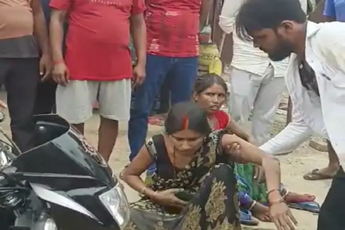 Mirzapur: विधायक की गाड़ी ने बाइक सवार को मारी टक्कर, चालक सहित मां-बेटी जख्मी, दिया विवादत बयान, घायलों ने लगाया आरोप