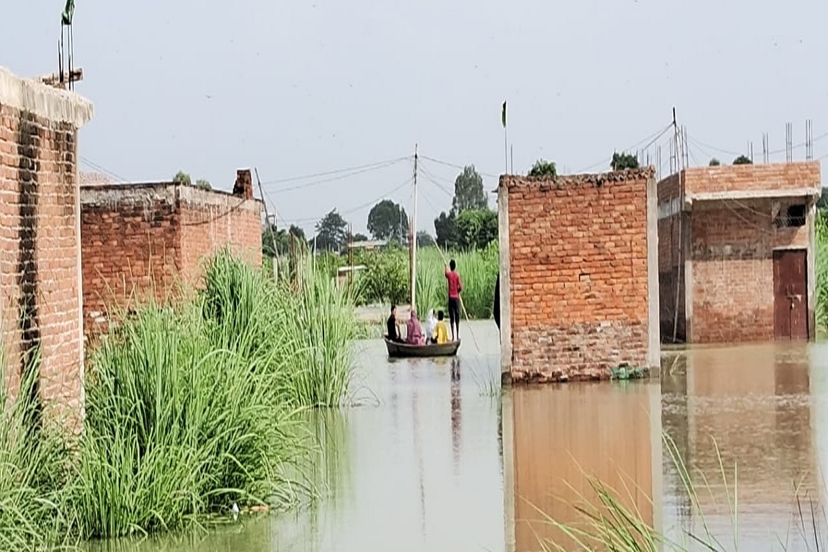 UP Floods: उन्नाव कटरी में बाढ़ से हाल बेहाल,  दाने-दाने को मोहताज हुए लोग