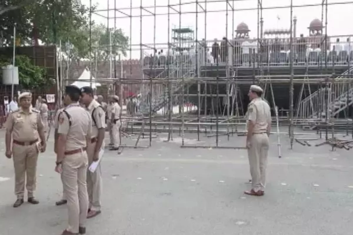 Independence Day: मणिपुर हिंसा की आग पहुंचेगी दिल्ली!, खुफिया एजेंसियों ने जारी किया अलर्ट, PM मोदी के भाषण के समय हो सकता है प्रदर्शन 