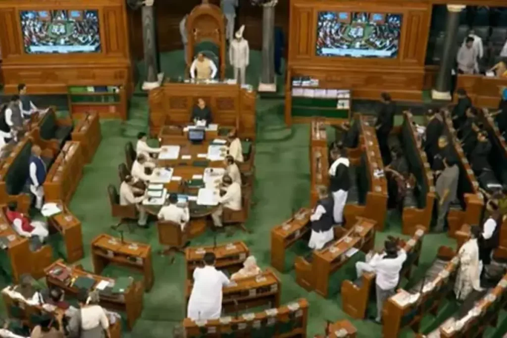 नारेबाजी के बीच सदन की कार्यवाही स्थगित