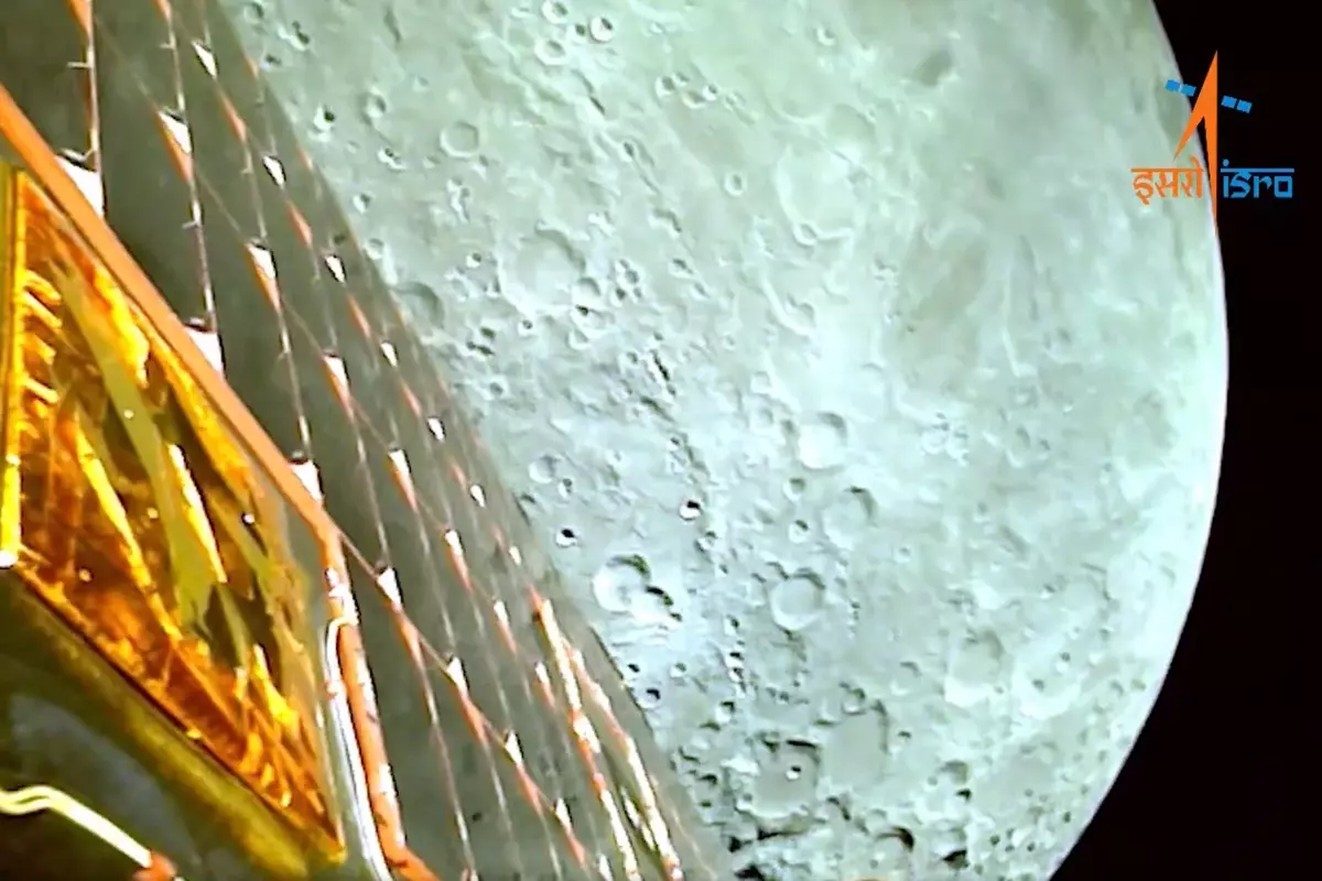 Chandrayaan-3: अब किसी का चेहरा ‘चांद’ सा न हो! चंद्रयान की भेजी गई तस्वीरों में चंद्रमा पर इतने गढ्ढे क्यों ? जानिए सब कुछ
