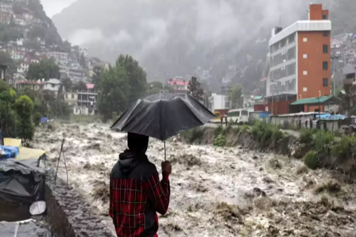 Weather Report: हिमाचल और उत्तराखंड में अभी और कहर बरपाएगी बारिश, मौसम विभाग ने फिर जारी किया रेड अलर्ट, जानें अन्य राज्यों का हाल