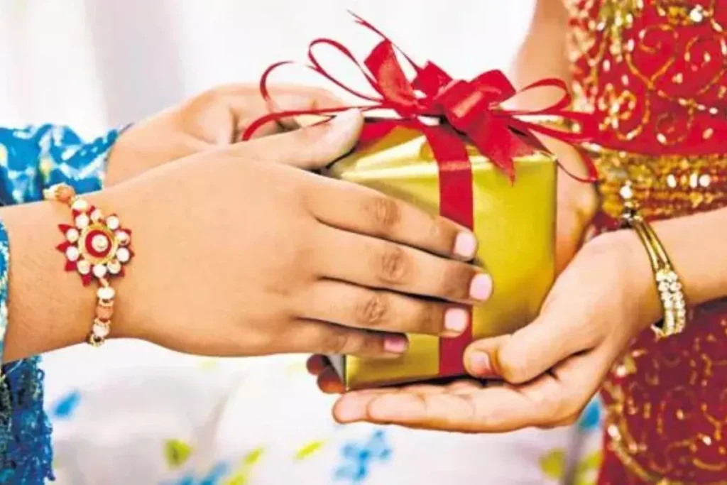 इस रक्षाबंधन अपने भाई या बहन को दें ये मॉडर्न गिफ्ट