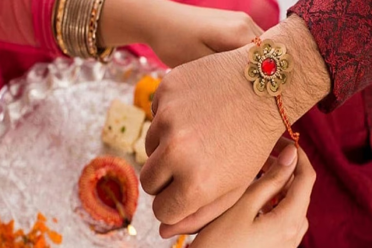 Raksha Bandhan: इस गांव में रक्षाबंधन के दिन मनाया जाता है “काला दिवस”, बहनें नहीं बांधती हैं भाईयों को राखी, हैरान करने वाली है वजह