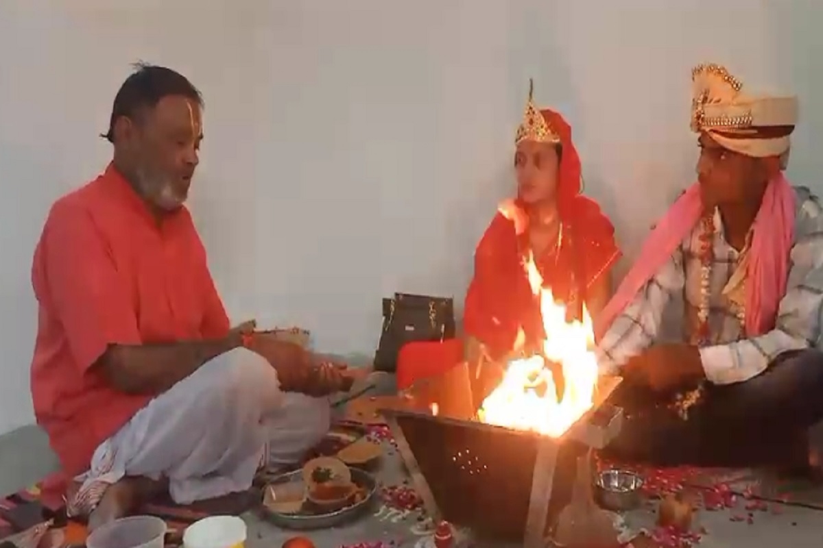 UP News: बरेली की इकरा बनीं प्रीति, बोलीं- “हलाला और 3 तलाक जैसी कुरीतियों की वजह से अपनाया हिन्दू धर्म”