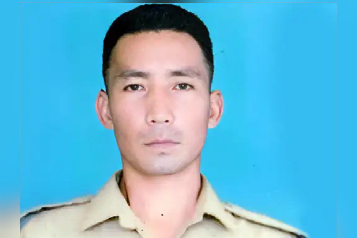 Manipur: छुट्टी पर आए सेना के जवान की हत्या, हथियारबंद बदमाशों ने घर से अगवा किया, फिर सिर में मारी गोली