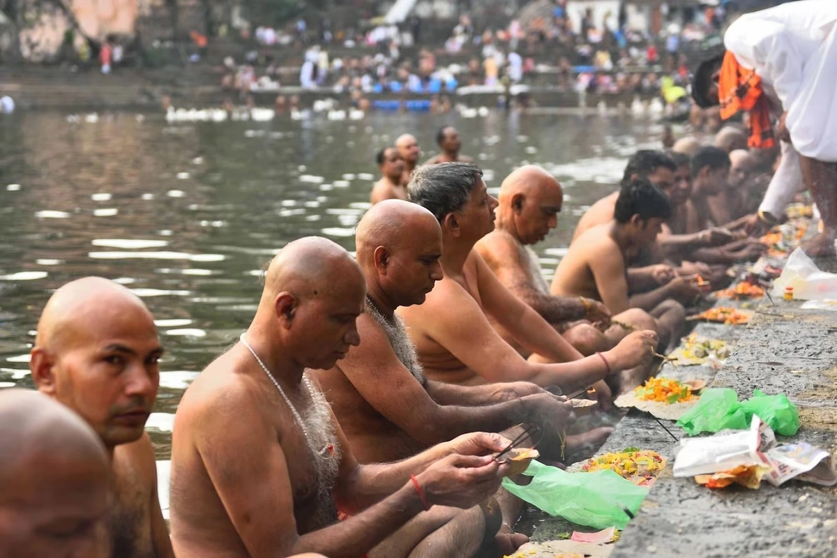 सितंबर में इस दिन से पितृ पक्ष की शुरुआत, ब्राह्मणों को भोजन कराते समय इन नियमों का करें पालन