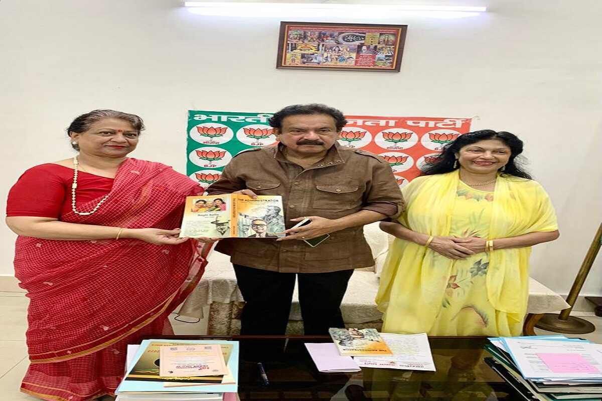 SP Singh Baghel Releases Book on Ballia District's Independence Movement