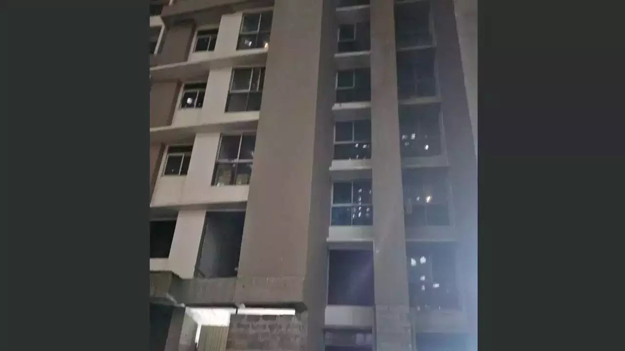 महाराष्ट्र के ठाणे में 40 मंजिला इमारत की लिफ्ट गिरी, छत पर वॉटरप्रूफिंग का काम करने वाले 6 मजदूरों की जानें गईं