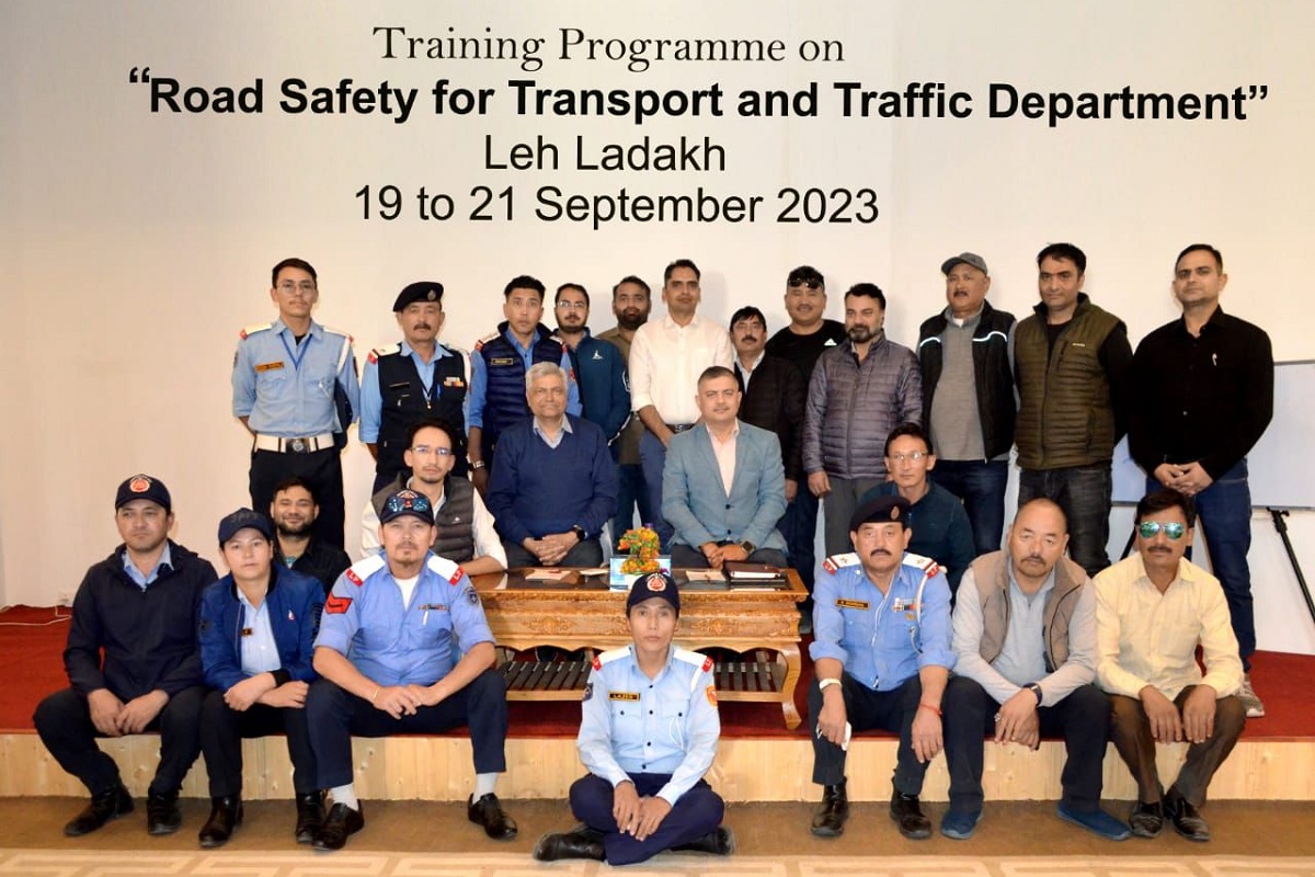 लद्दाख की राजधानी में सड़क सुरक्षा पर तीन दिवसीय MoRTH की वर्कशॉप हुई संपन्न, परिवहन अधिकारियों को बताई गईं जरूरी बातें