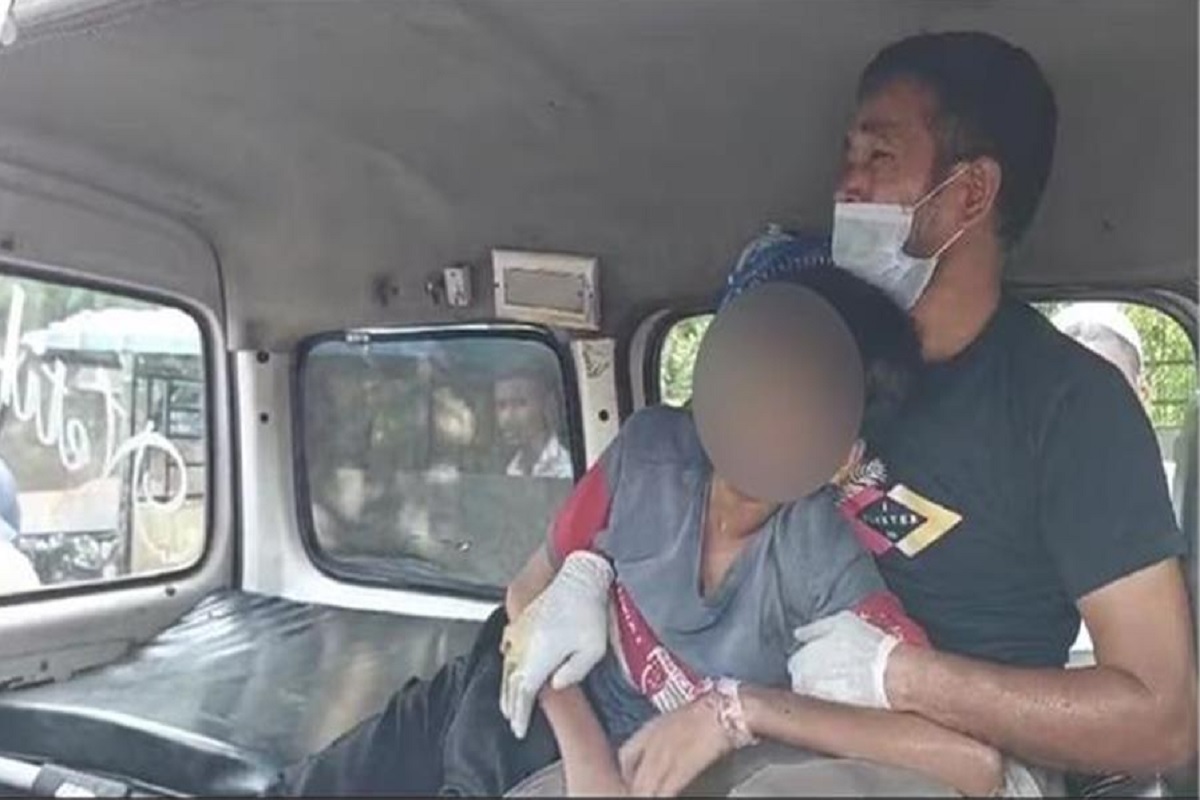 Ghaziabad: कुत्ते के काटने से तड़प-तड़प कर बेटे ने तोड़ा दम, इलाज के लिए भटकता रहा बेबस पिता, डॉक्टरों ने नहीं किया इलाज