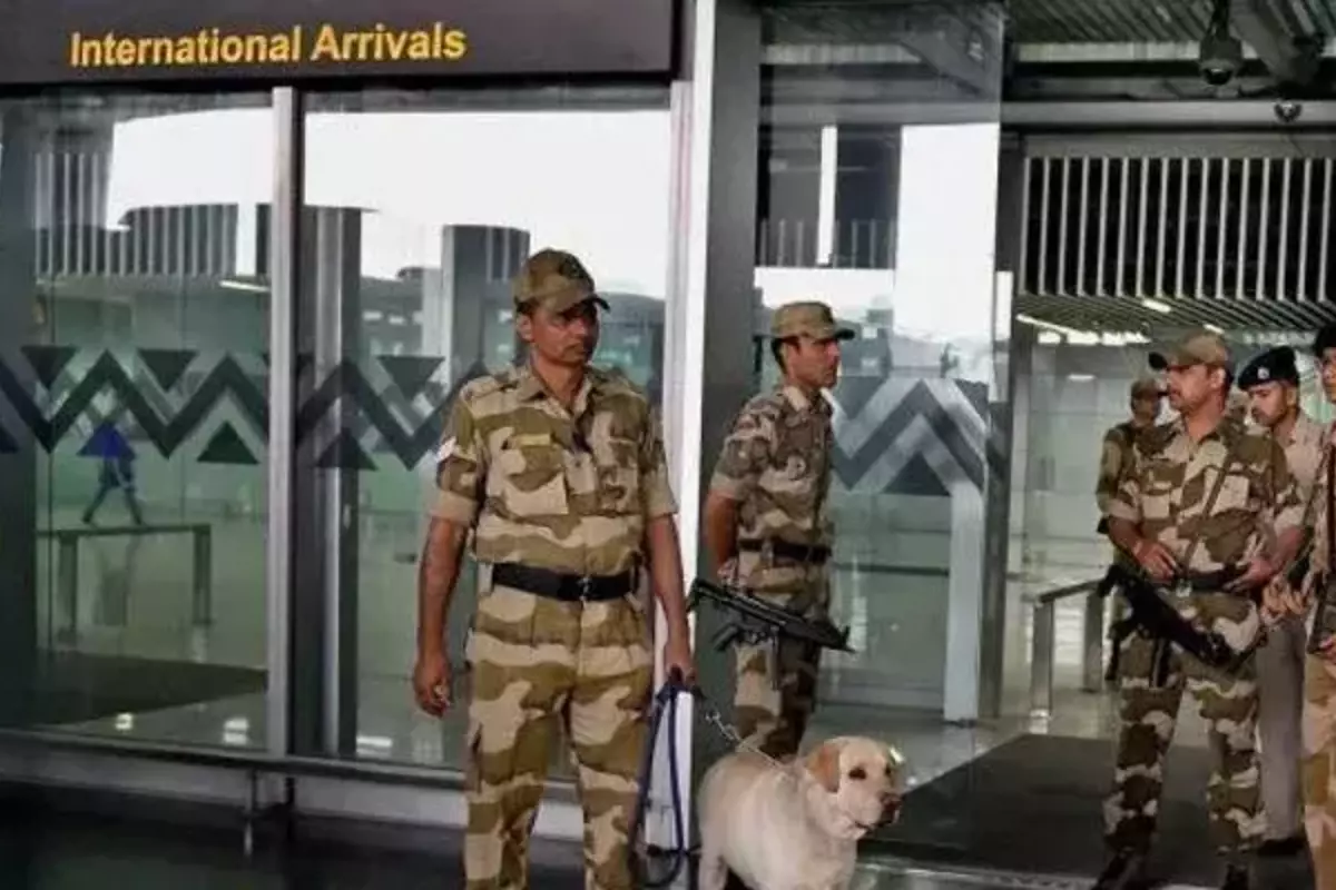 IGI हवाईअड्डे पर दलालों के खिलाफ बड़ी कार्रवाई, सर्विया भेजने के नाम पर चूना लगाने वाले 2 लोग गिरफ्तार