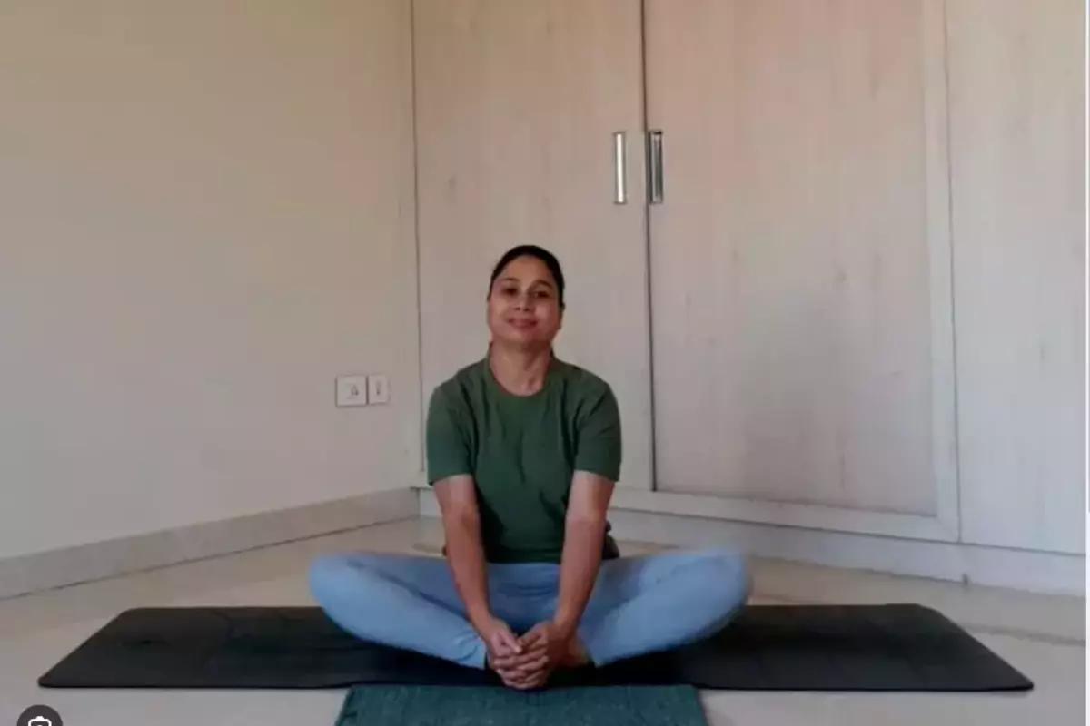 Yoga Session: रोज 5 मिनट करें तितली आसन, महिलाओं के लिए है बेहद फायदेमंद, जानें अभ्‍यास का सही तरीका