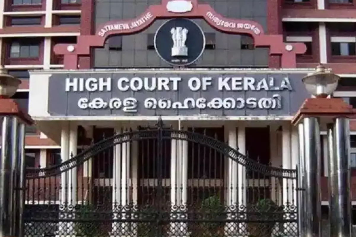 Kerala High Court: “मोबाइल पर अकेले में अश्लील वीडियो और फोटो देखना अपराध नहीं”, हाई कोर्ट ने युवक के खिलाफ दर्ज मामले को किया रद्द