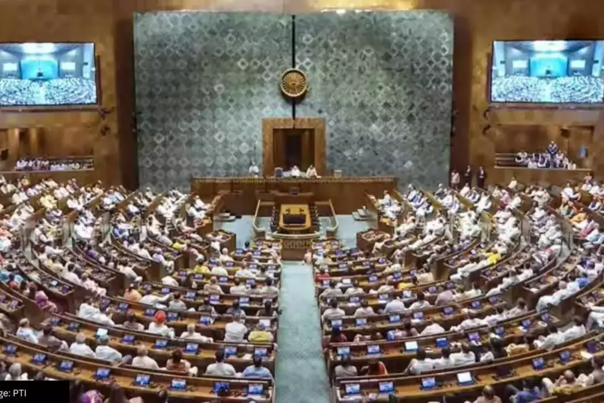 शशि थरूर और कार्ति चिदंबरम सहित संसद से निलंबित हुए 49 और सांसद, अब तक 141 सांसदों को किया गया निलंबित