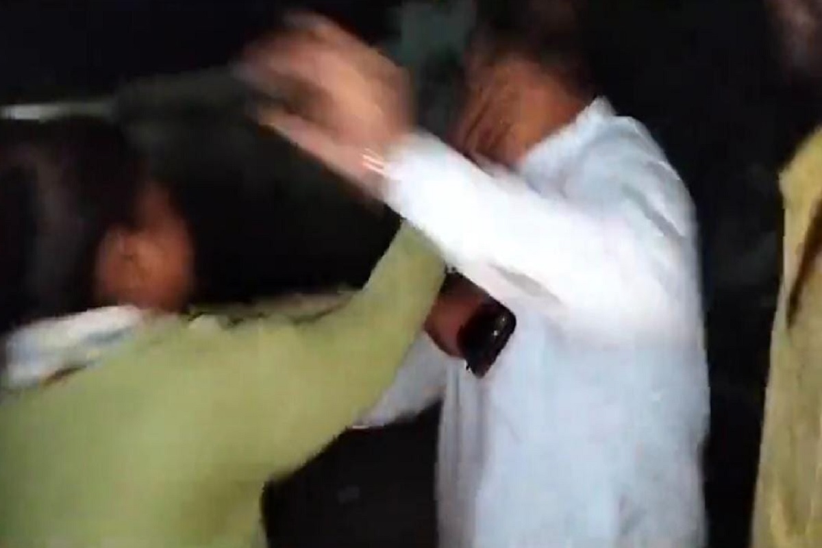 Lucknow: अभद्रता करने पर भाजपा नेता को महिला ने जड़ा थप्पड़, शराब के नशे में थे धुत, Video Viral