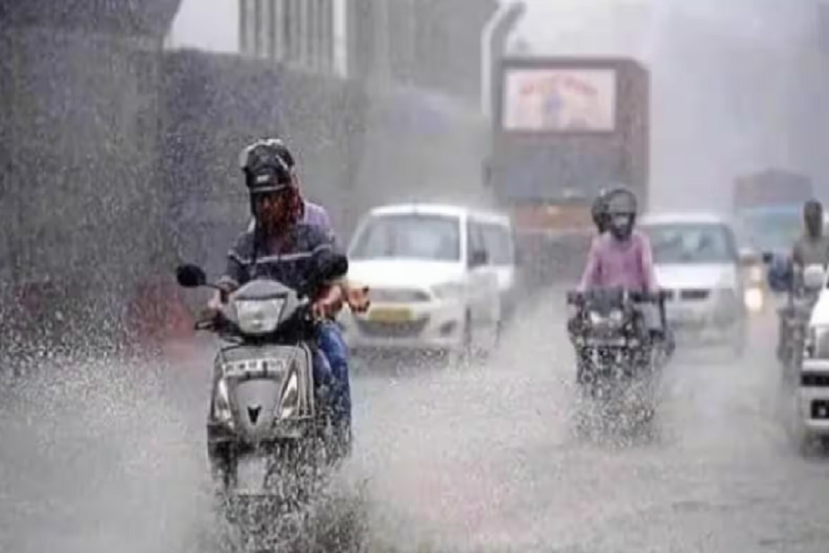 Lucknow: लखनऊ में लगातार हो रही भारी बारिश के कारण सभी स्कूल बंद, जिलाधिकारी ने जारी किया आदेश