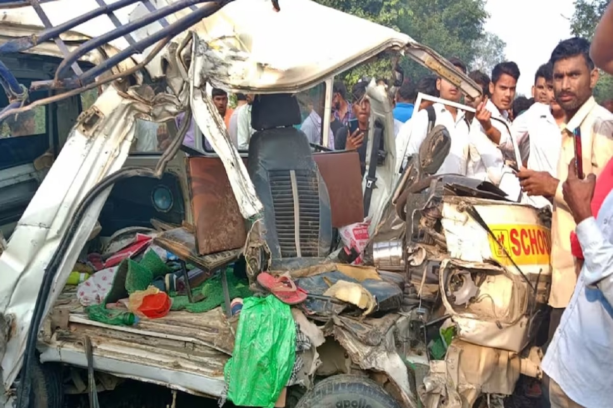 Badaun School Bus Accident : स्कूल बस और वैन के बीच हुई जोरदार भिड़ंत, बस चालक और 4 बच्चों की मौत, एक दर्जन से अधिक घायल
