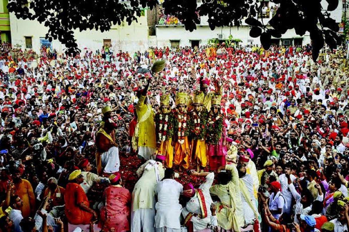 Varanasi: नाटी इमली का भरत मिलाप, 480 साल पुराना है इतिहास, जीवंत हो उठता है रामायण काल का दृश्य