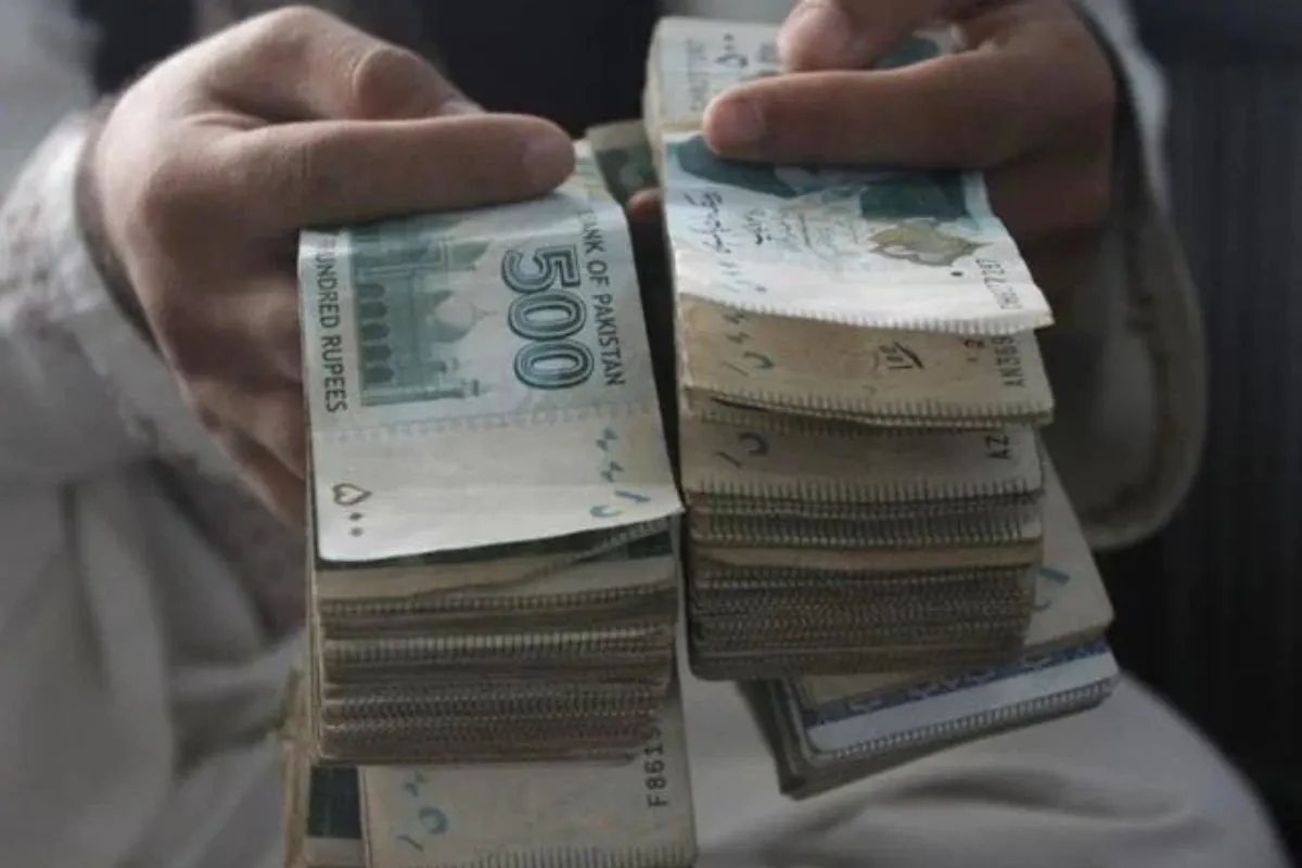 डॉलर, पाउंड और रुपये को पछाड़ अफगानी करेंसी ने किया कमाल, आखिर कैसे तालिबान राज में इतनी मजबूत हुई मुल्क की मुद्रा?