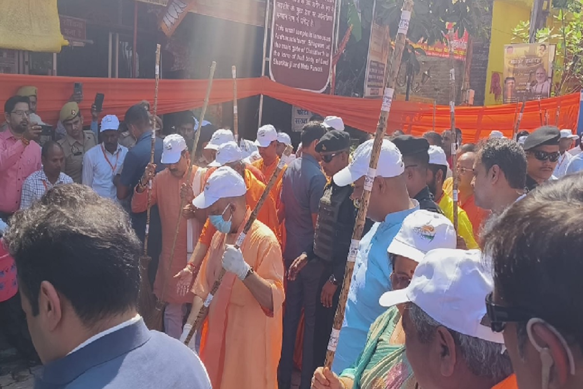 UP CM in Sitapur: नैमिषारण्य से जल्द शुरू होगी इलेक्ट्रिक बस और हेलीकाप्टर सेवा, सीएम योगी आदित्यनाथ ने की घोषणा