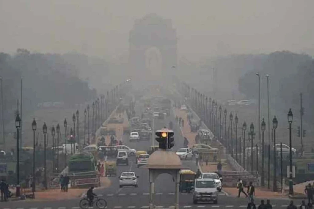 दिल्ली में बढ़ा प्रदूषण का स्तर