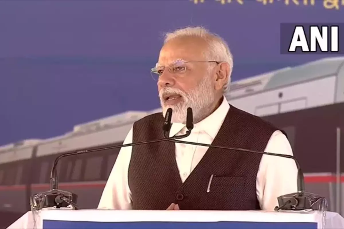 सभा को संबोधित करते पीएम मोदी