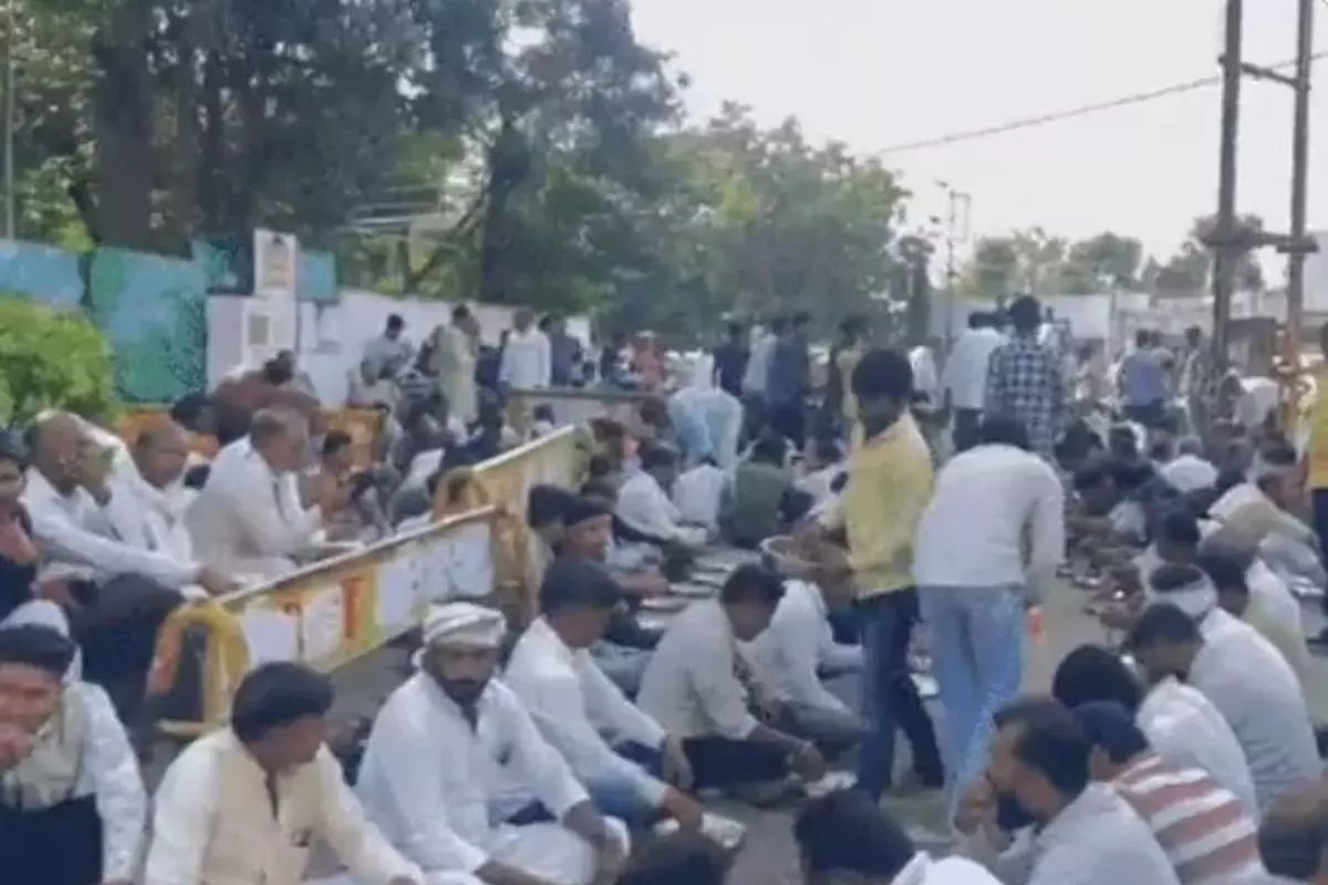 MP Election: उम्मीदवारों की लिस्ट पर पार्टी में घमासान, कांग्रेस कार्यकर्ताओं ने कमलनाथ और दिग्विजय के आवास पर किया प्रदर्शन