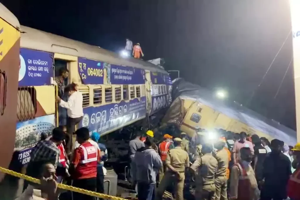 ट्रेन हादसे में अब तक 11 लोगों की मौत