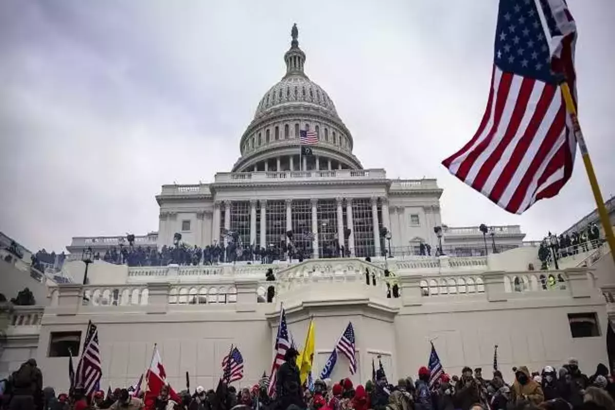 US Shutdown: अमेरिका में शटडाउन का खतरा टला, नहीं बंद होगा सरकारी कामकाज, सदन से पास हुआ विधेयक