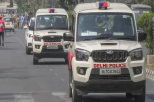 Delhi Police Raid: Newsclick से जुड़े पत्रकारों के ठिकानों पर रेड, चीनी फंडिंग का आरोप, हिरासत में लिए गए कुछ लोग
