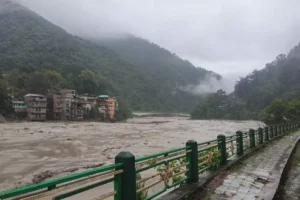 Sikkim Cloud Burst: सिक्किम में बादल फटने से तीस्ता नदी में आई बाढ़, सेना के 23 जवान लापता, सर्च ऑपरेशन जारी