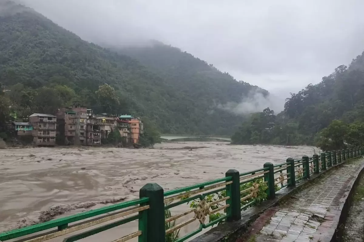 Sikkim Floods: सिक्किम में बाढ़ से अब तक 14 लोगों की मौत, 100 से ज्यादा लापता, ISRO ने जारी की तबाही की तस्वीर