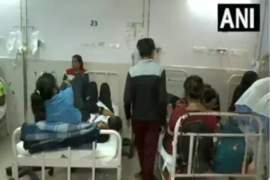 MP News: कॉलेज की मेस में जहरीला खाना खाने से बिगड़ी तबियत, 100 छात्र-छात्राओं को अस्पताल में कराया गया भर्ती
