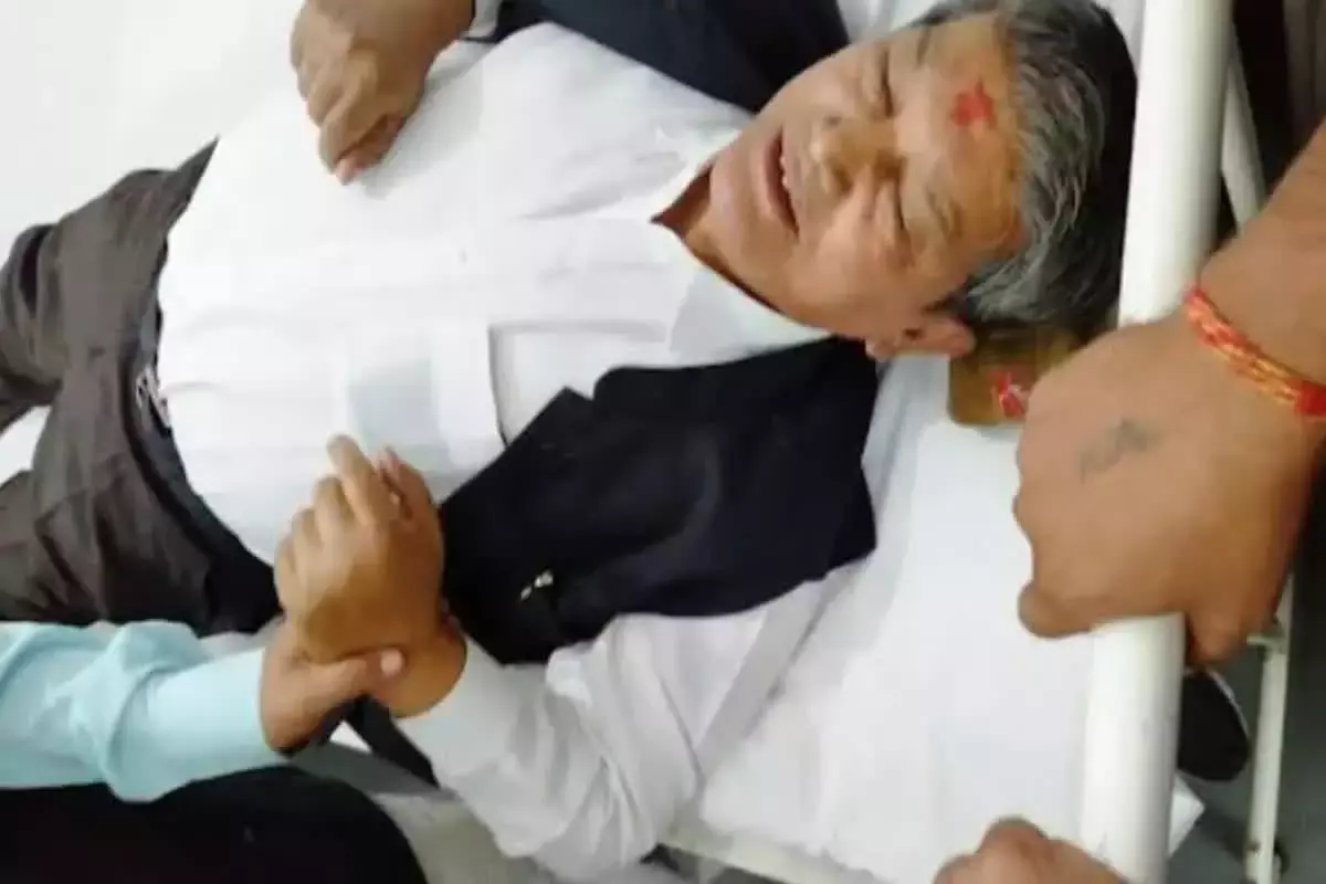 Harish Rawat Accident: डिवाइडर से टकराई पूर्व सीएम हरीश रावत की फॉर्च्यूनर, अस्पताल में कराया गया भर्ती