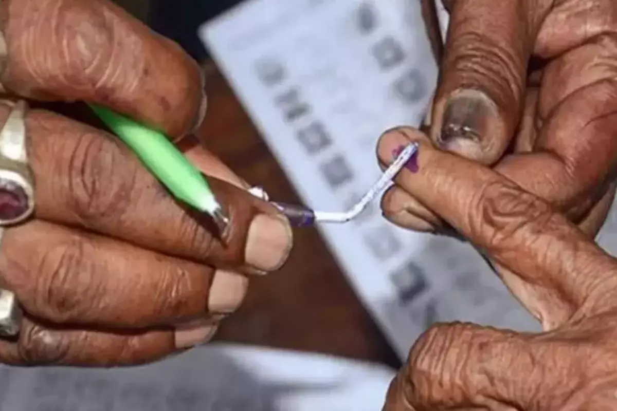 आजादी के बाद पहली बार इन 120 गांवों में लोग डाल पाएंगे वोट, जानें अब तक यहां क्यों नहीं हो रहा था मतदान