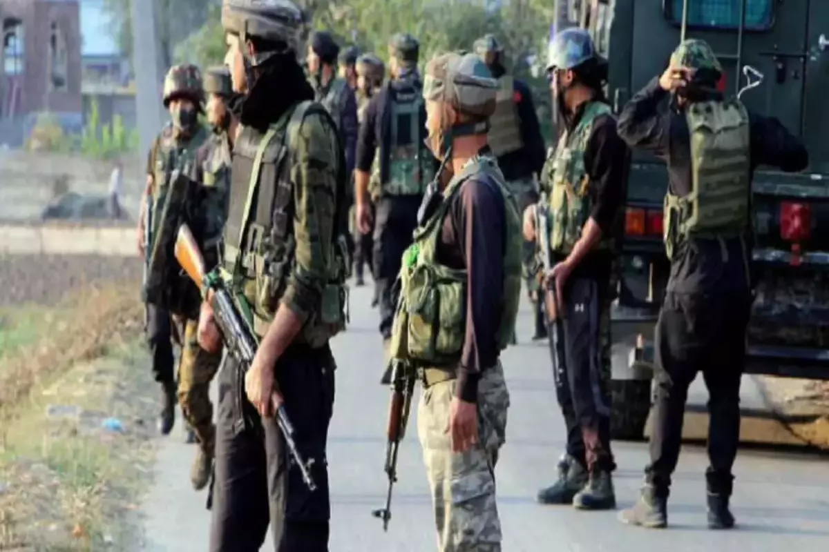 Jammu Kashmir: शोपियां में लश्कर के दो आतंकियों को सेना ने किया ढेर, सर्च ऑपरेशन जारी