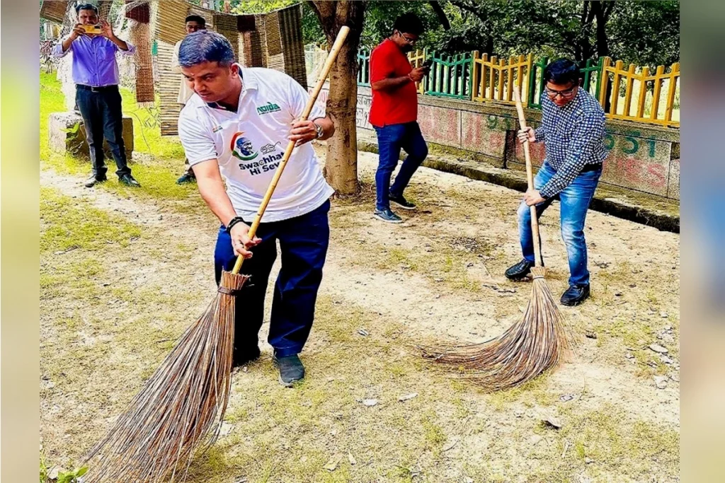 noida-dm-manish-kumar-verma