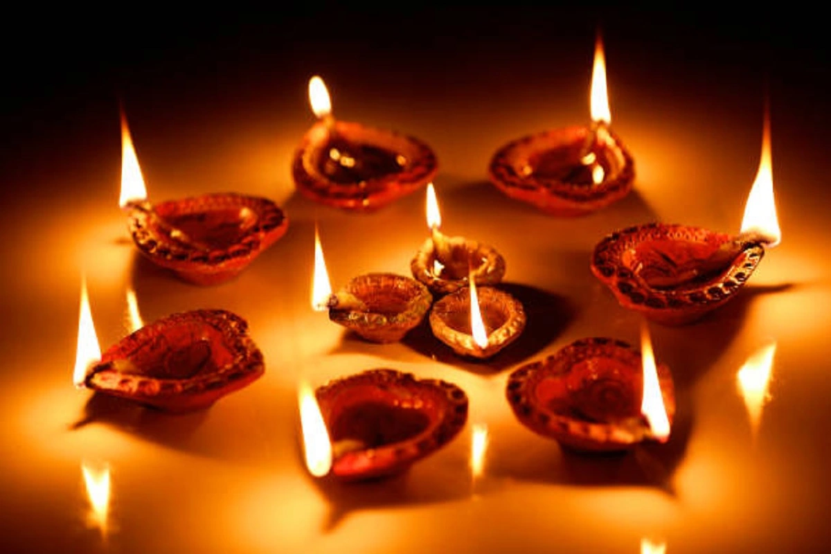 Diwali 2023: आज दिवाली का पावन त्योहार, इस शुभ मुहूर्त में पूजा करने से साल भर रहेगी मां लक्ष्मी की कृपा