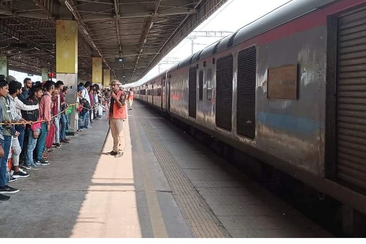 छठ पर्व पर रेलवे की सौगात, यूपी को मिली मुम्बई के लिए नई ट्रेन