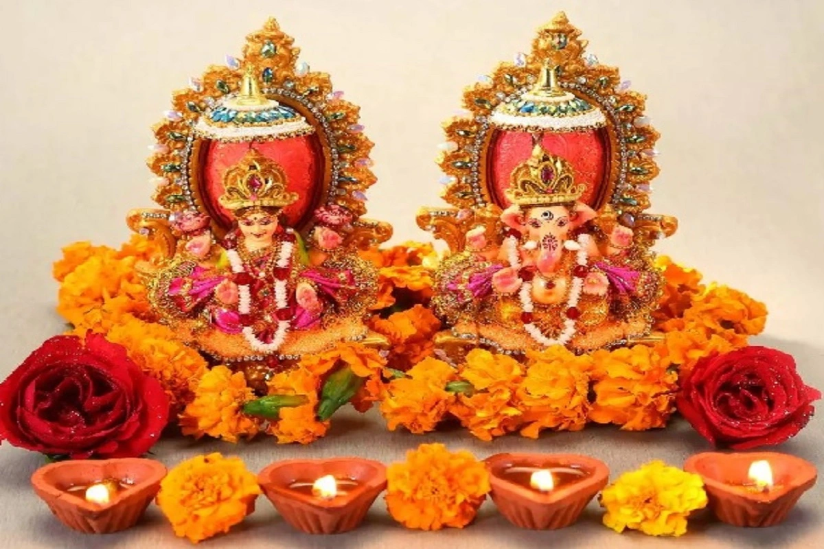 Diwali 2023: दिवाली पर माता लक्ष्मी और भगवान गणेश की इस तरह की मूर्ति लाएं घर, नहीं होगी धन की कमी